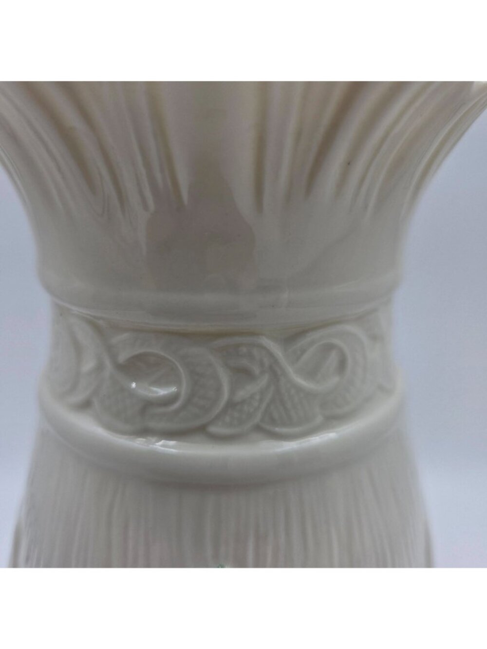 Belleek Shamrock Ireland 1996 Liscannor Vase No. 2088 - Picture 5 of 8